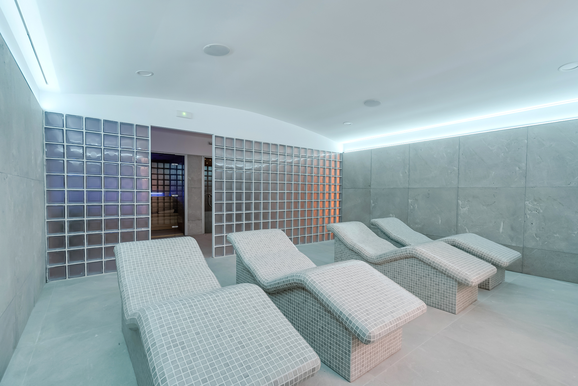 Morning ritual at Olivium — sunlight, breath and stillness